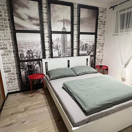 Lake Apartment, 2X Free Garage, 10 Mins To Centre Братислава Екстер'єр фото