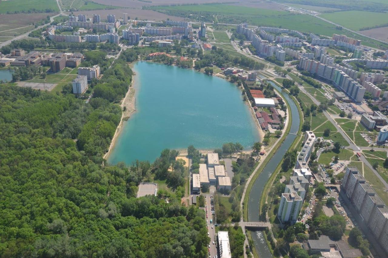 Lake Apartment, 2X Free Garage, 10 Mins To Centre Братислава Екстер'єр фото